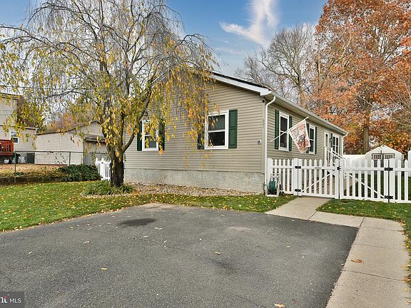 4th image of 601 4th Ave