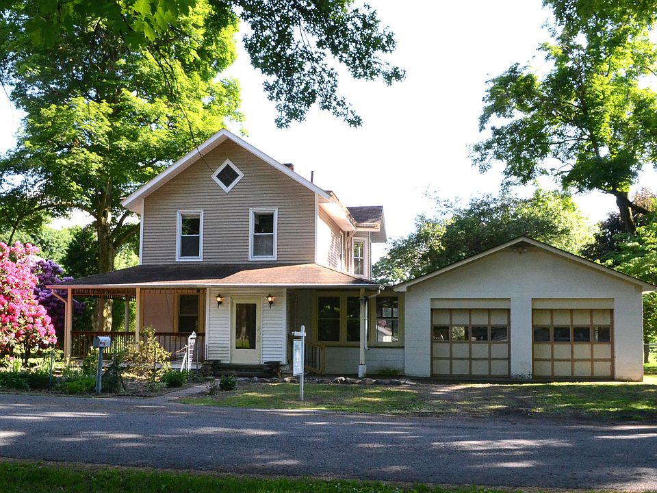 1st image of 827 Bordens Cir