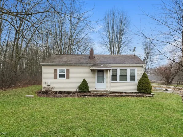 9720 Root Rd, Columbia Station, OH 44028