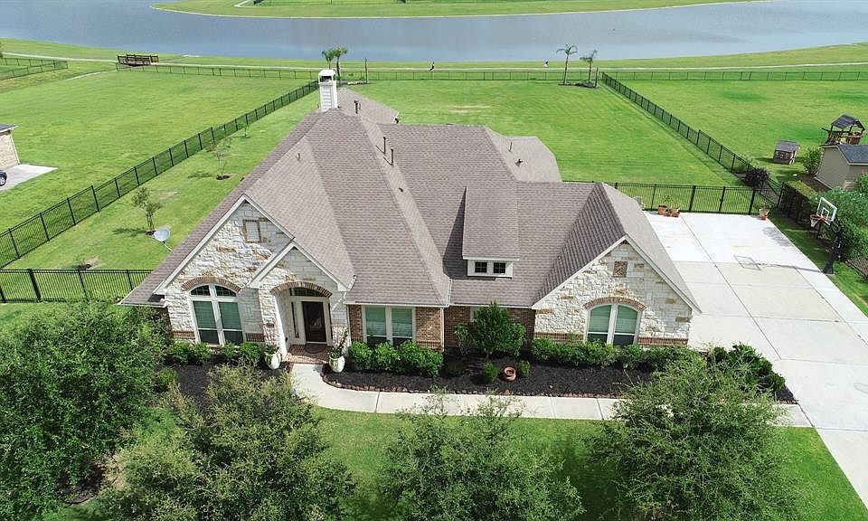 1st image of 1920 Lake Landing Dr