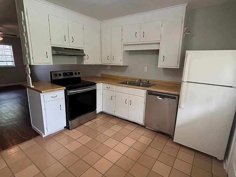 215 Louisville Rd — Photo 6