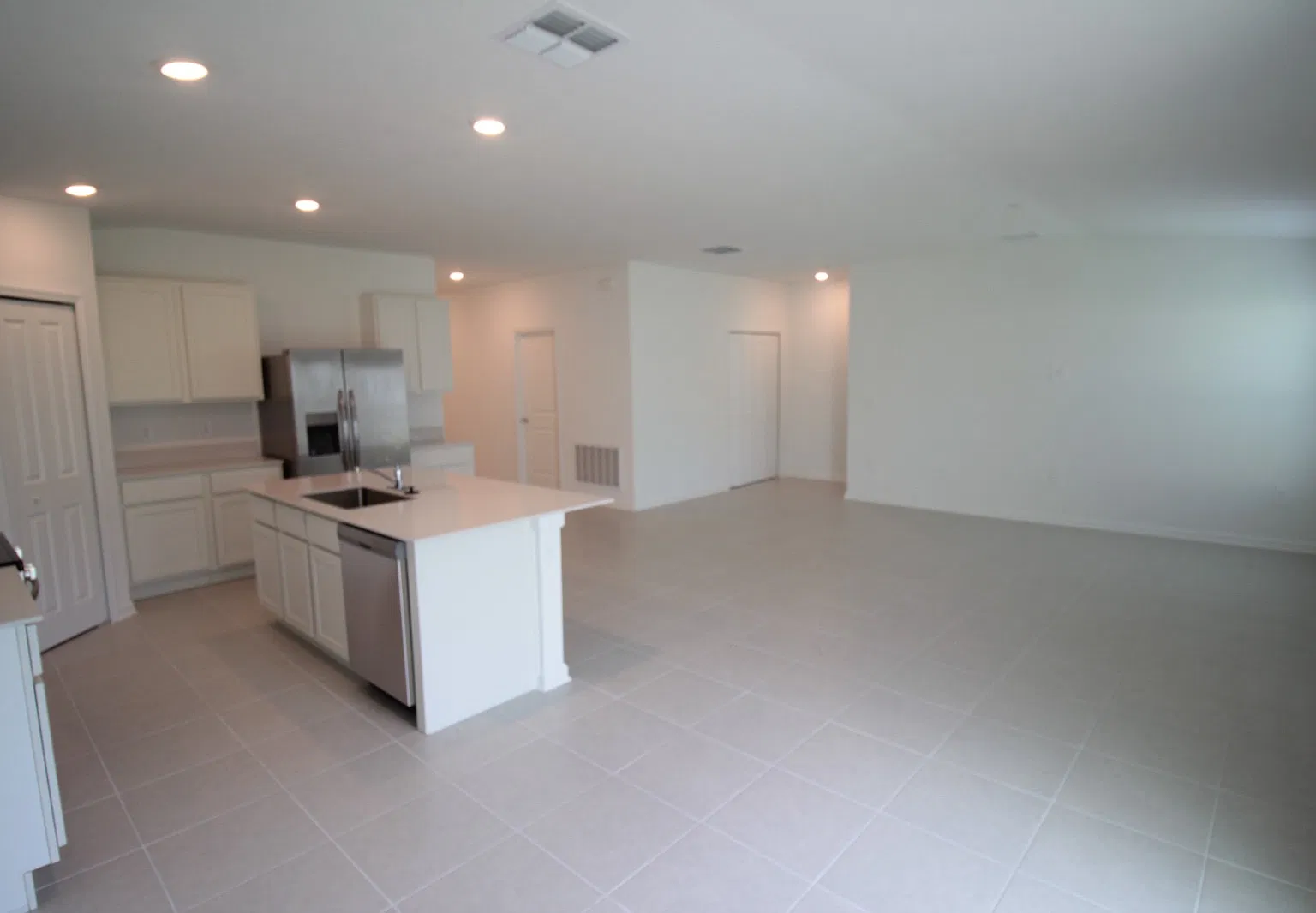4 bed, 1824 sqft, $2,280 — Photo 3