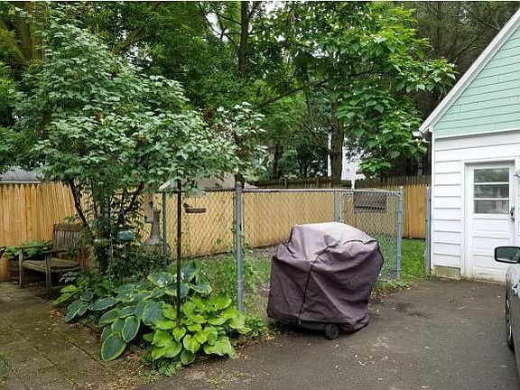 3rd image of 7 Aldrich Ave