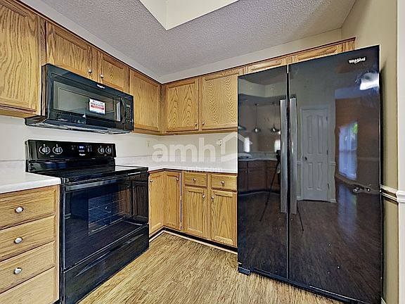 5th image of 1494 Applingwood Cv