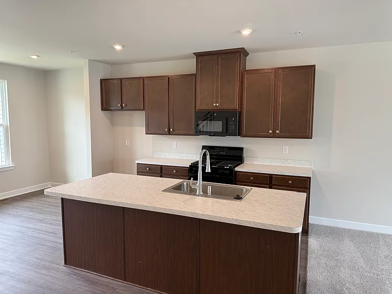 11 Foxwood Dr — Photo 15
