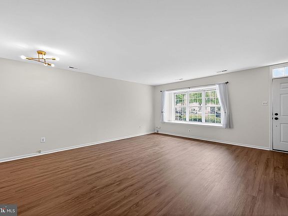 4th image of 265 Liberty Dr