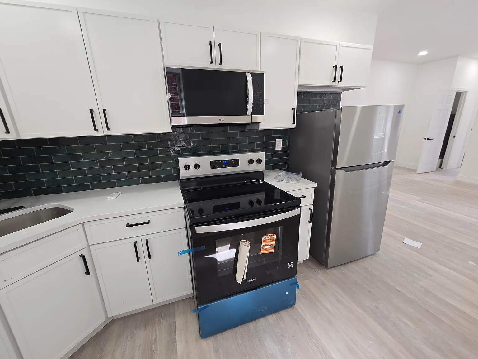1 bed, 650 sqft, $1,300 — Photo 2