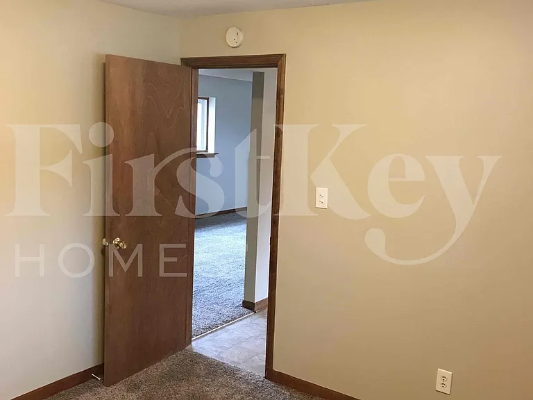 155 Berkshire Dr — Photo 13