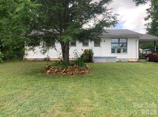 37 Hartshorn Dr, Candler, NC 28715