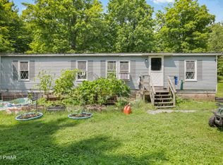 206 Old Schoolhouse Rd, Greentown, PA 18426