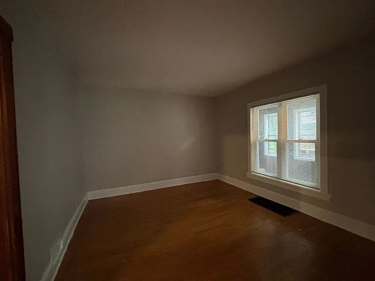 16 Asbury St — Photo 5