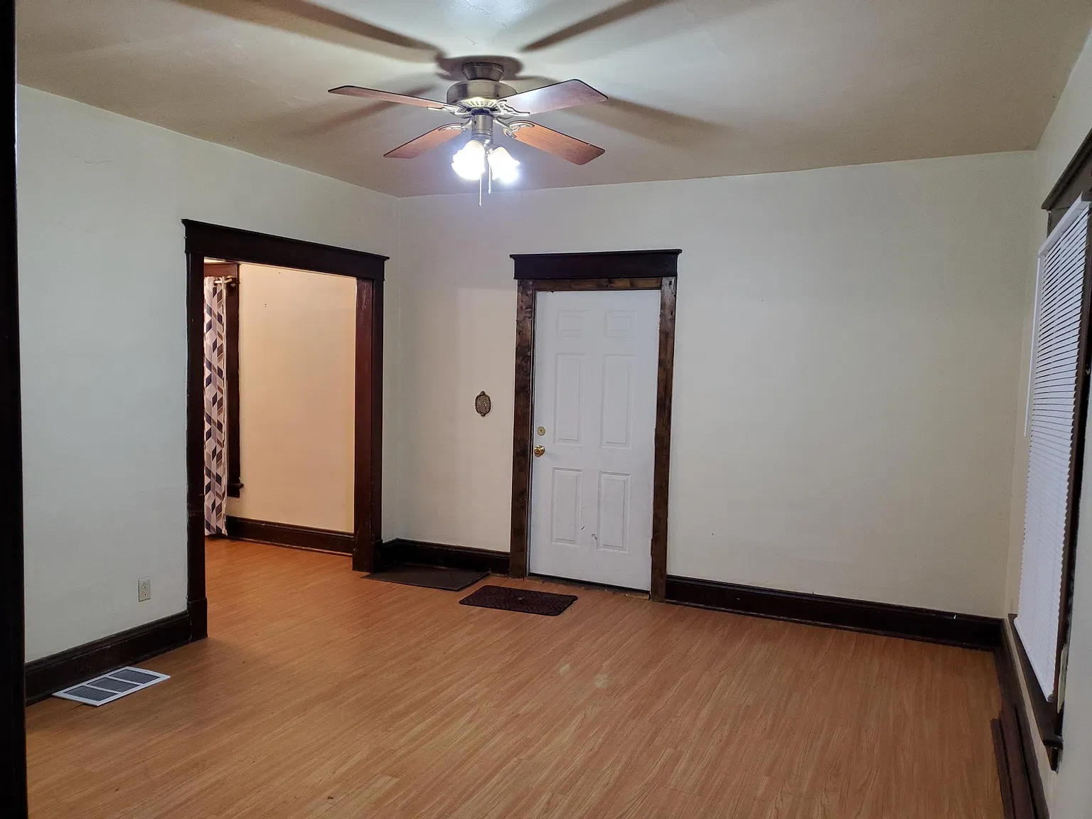 514 Thayer St — Photo 2
