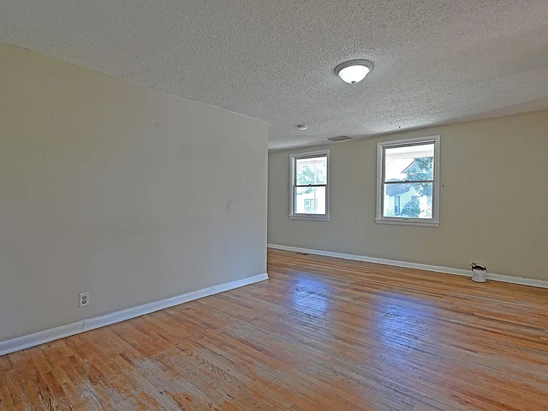 555 Wyoming Ave — Photo 11