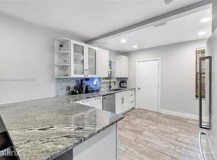1101R NW 30th St, Miami, FL 33127