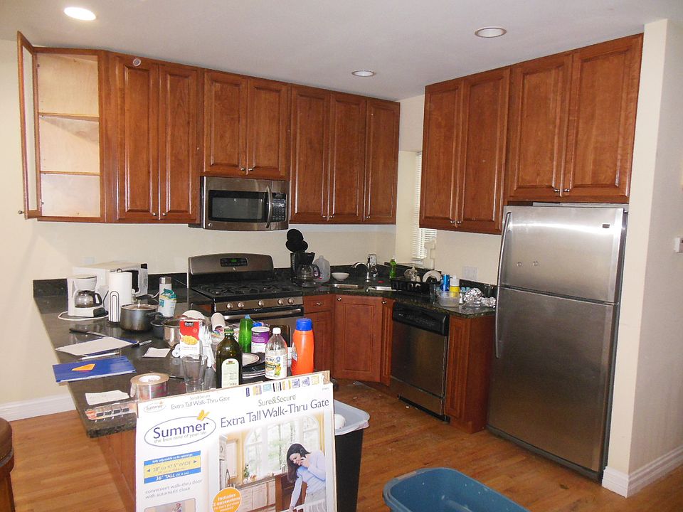 1st image of 1522 W Bryn Mawr Ave APT 1