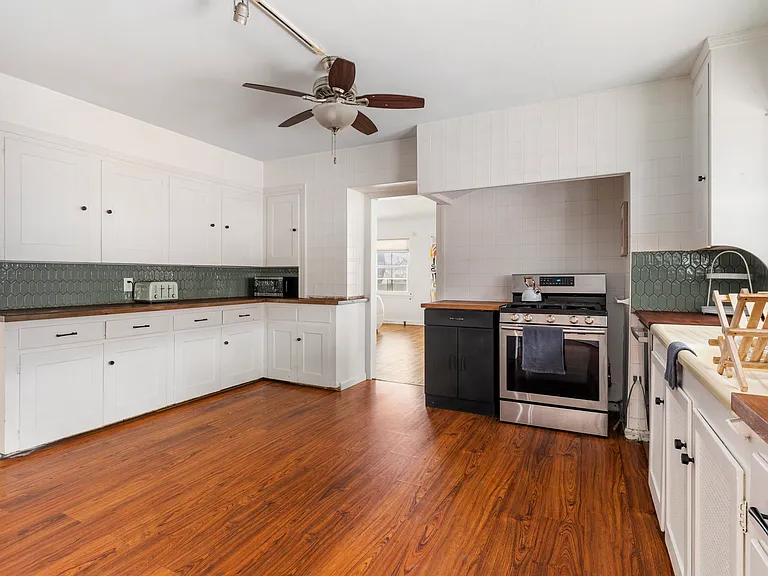 6016 Saint Clair Ave — Photo 8