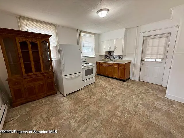 2 bed, 1.0 bath, 867 sqft, $995 — Photo 3