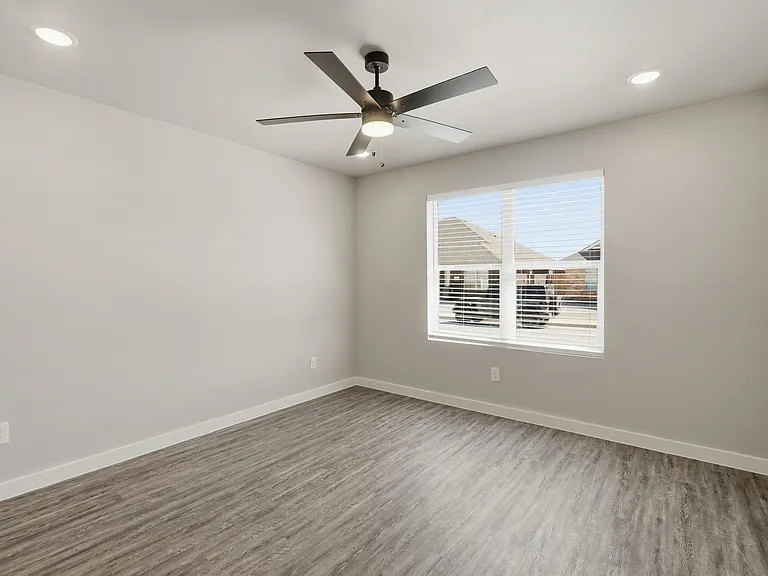 2838 Glennster St — Photo 20