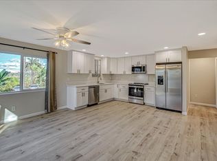 887 Phillips St, Vista, CA 92083