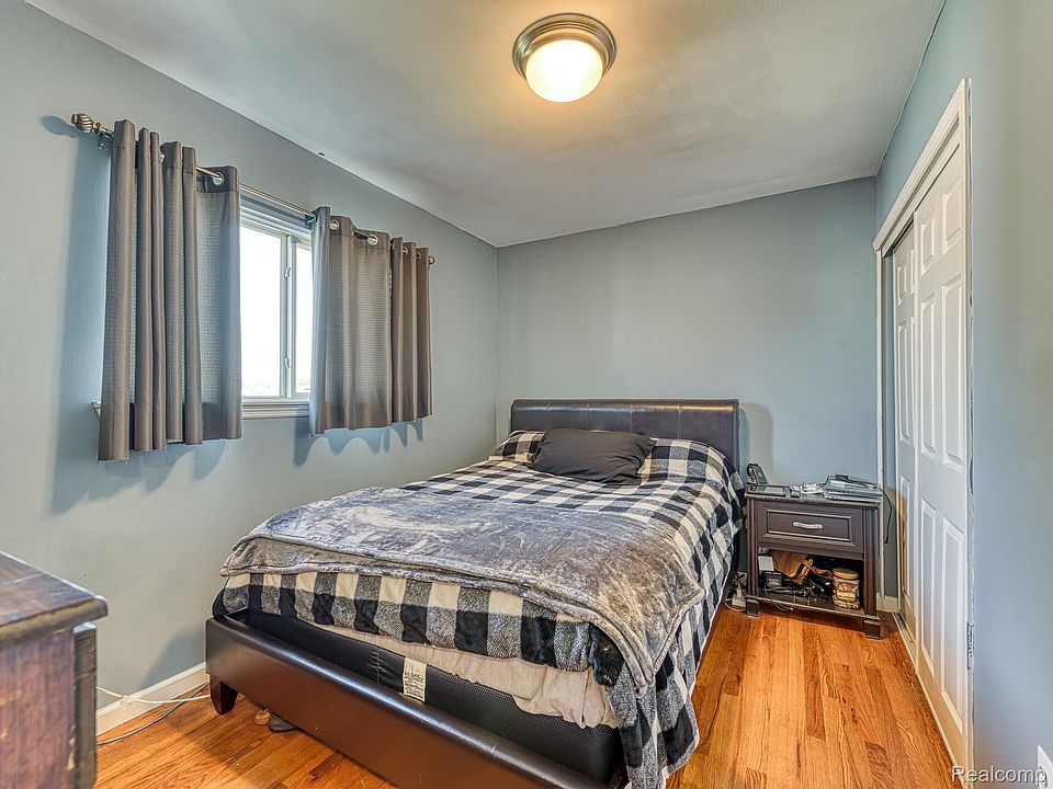 22490 Huntington Ct, photo 17