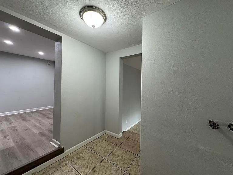 1510 S Miller Rd — Photo 11