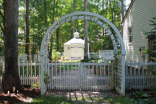 Building Photo - 119 Sabre Dr