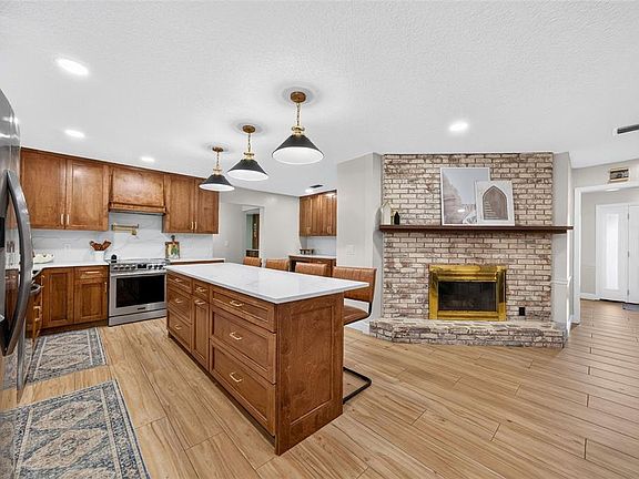 4th image of 729 Monmouth Way