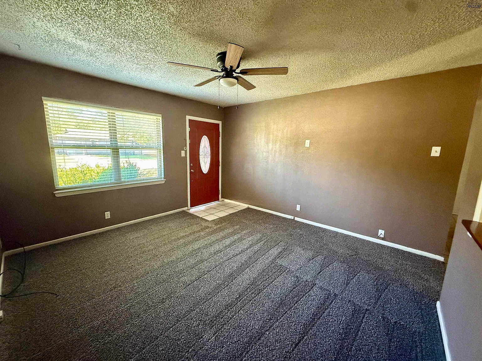 3 bed, 1.0 bath, 943 sqft, $1,300 — Photo 3