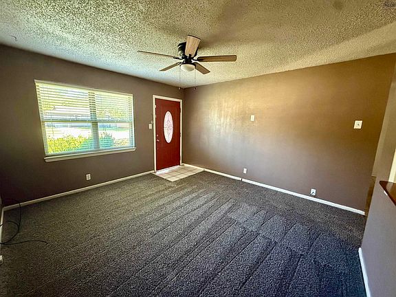3rd image of 1426 Harris Ln