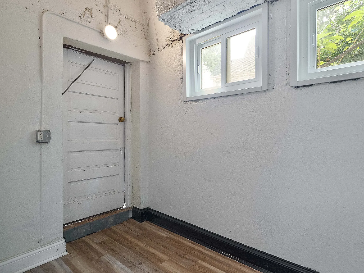 2 bed, 900 sqft, $2,200 — Photo 2
