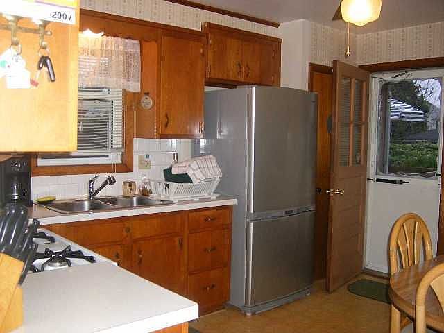 2nd image of 382 Oliver St