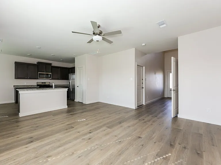301 Patton Ln — Photo 5