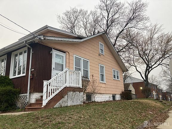 2nd image of 913 Eden Ave