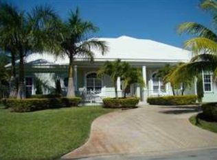 8261 SW 180th St, Palmetto Bay, FL 33157