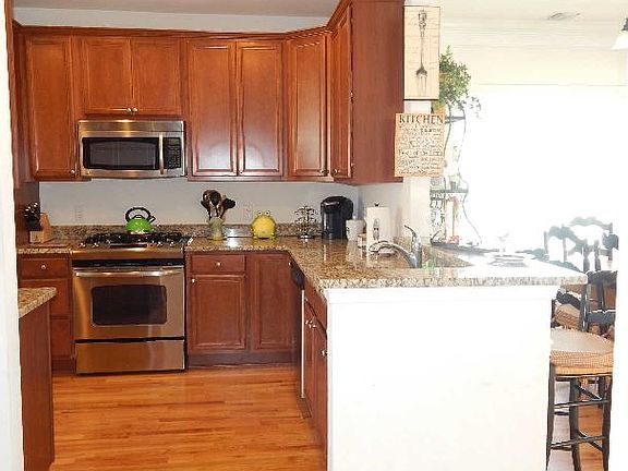 3rd image of 138 Somerset Dr
