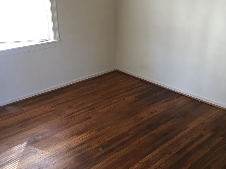 1005 Nancy Ln — Photo 2