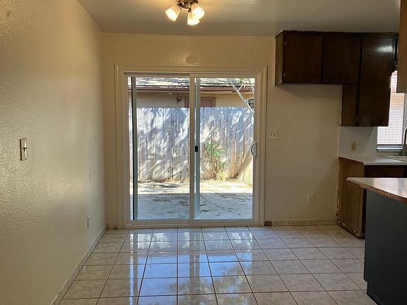 5th image of 3000 Bay Ln