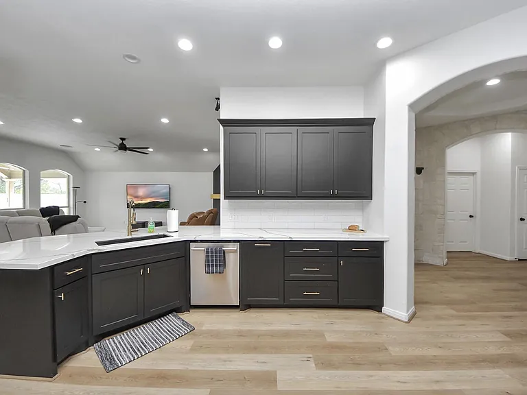 1910 Fox Path Ct — Photo 16