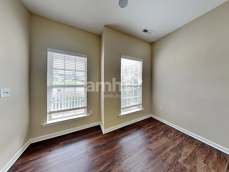 405 Bedstraw Ct — Photo 9