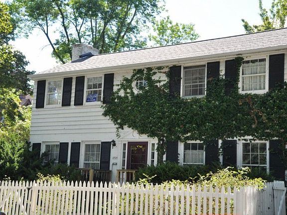 4th image of 2929 E Hartford Ave