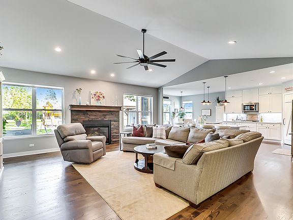 4th image of 16034 W Woodbine Cir