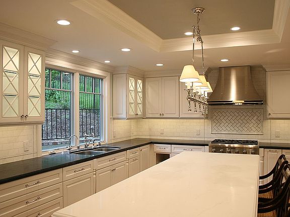 4th image of 308 Belgatos Ln