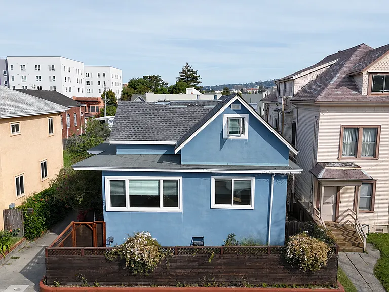 2045 Emerson St — Photo 10