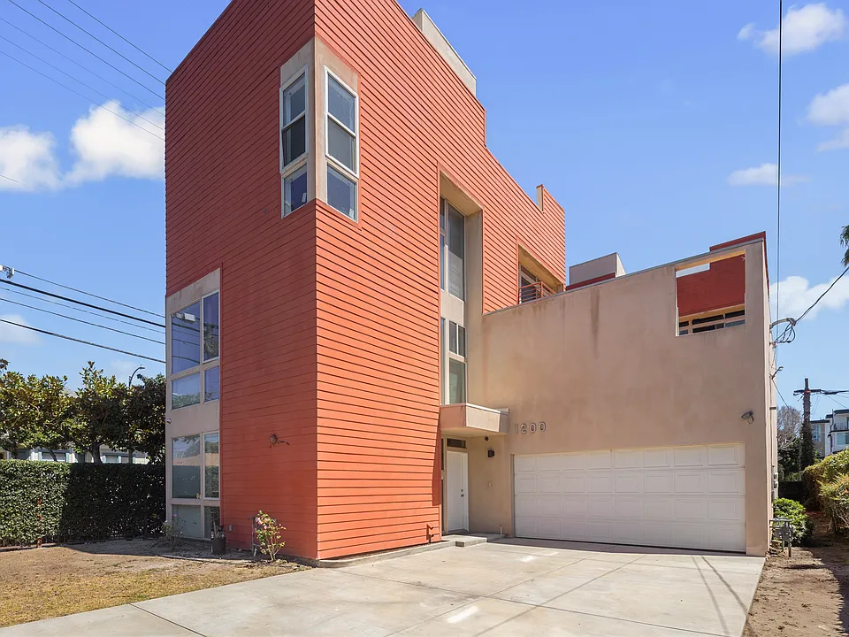 2405 Magnolia Ave