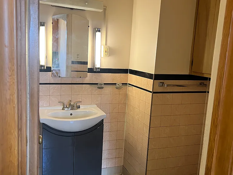 390 Pierce St N #4 — Photo 2