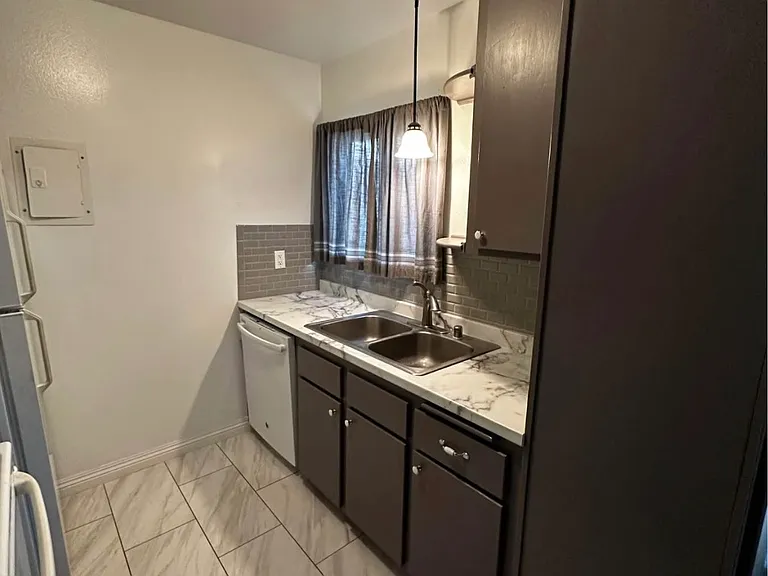 2900 Madison Ave #B36 — Photo 4
