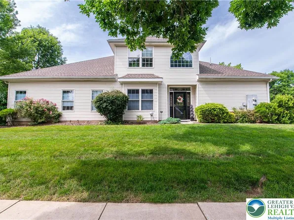 18 Kent Ln, Easton, PA 18045