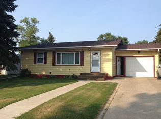 631 13th Ave NE, Devils Lake, ND 58301