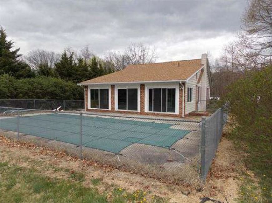 2nd image of 449 Sandy Ridge Rd
