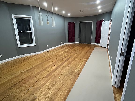 4th image of 4904 W Byron St